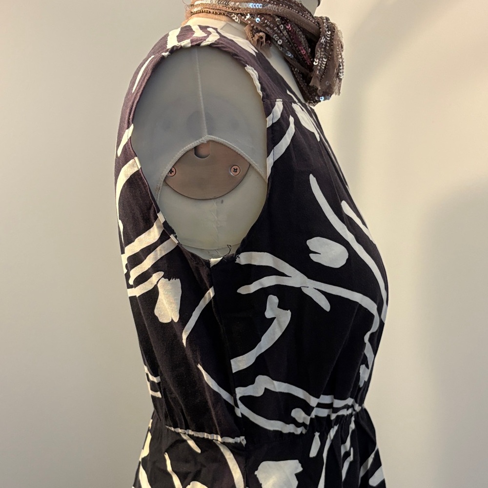 Unique Vintage Black and White Abstract Midi Dress - Picture 6 of 9